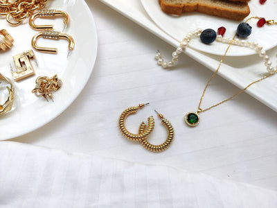 Tiny Treasures: Crafting Your Capsule Jewelry Collection with Pizzazz!