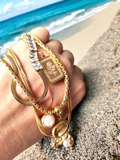 Jet-Set and Sparkle: Travel-Friendly Jewelry Packing & Styling Tips!