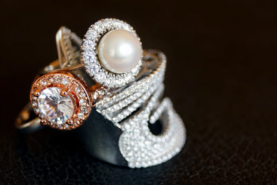 How to style stackable rings with your wedding outfit: A Fashionista's Guide