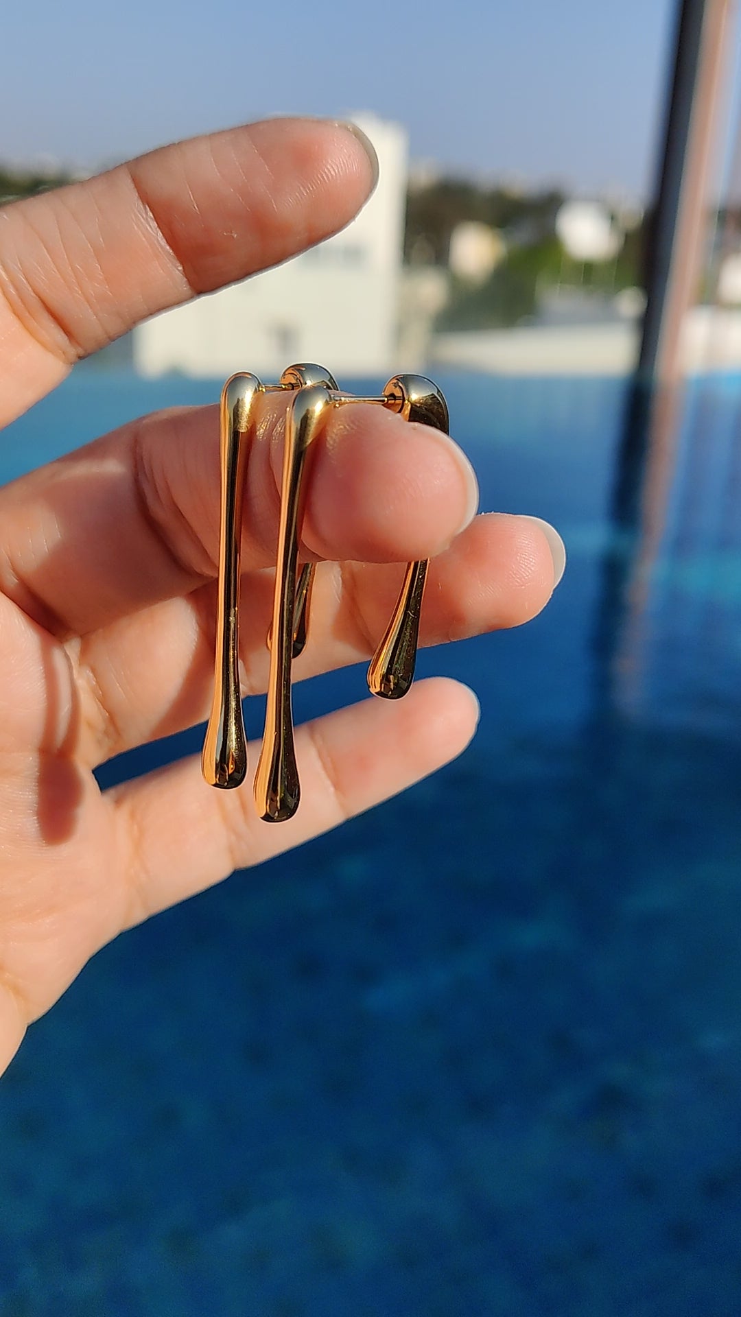 Iconic Drip Gold earrings